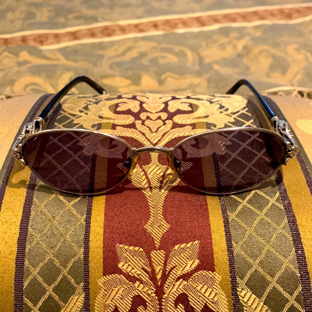 Authentic Vintage Brighton, Black sunglasses Tre’s chic. Brighton case included.